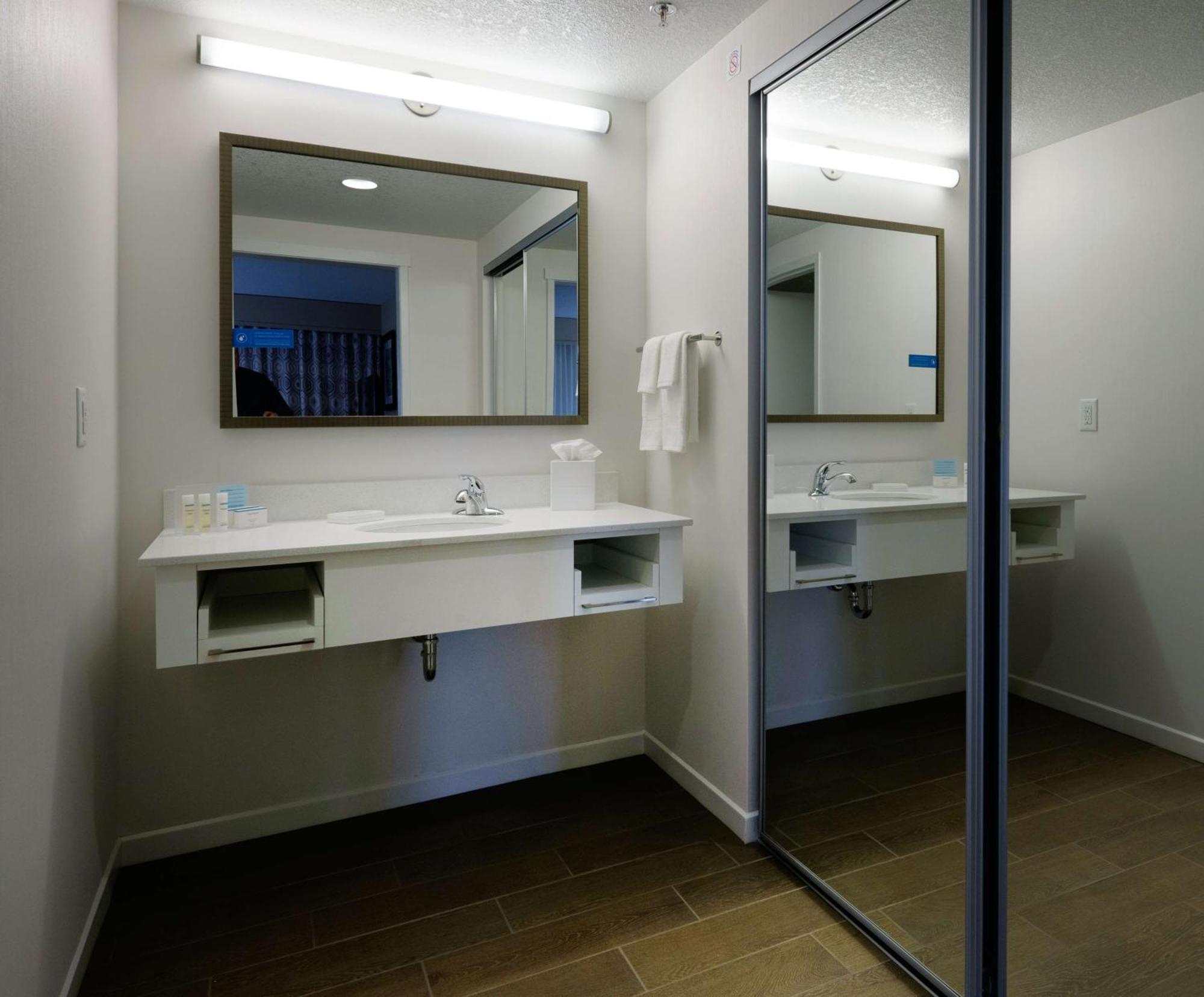 Hampton Inn Green Bay Downtown Экстерьер фото
