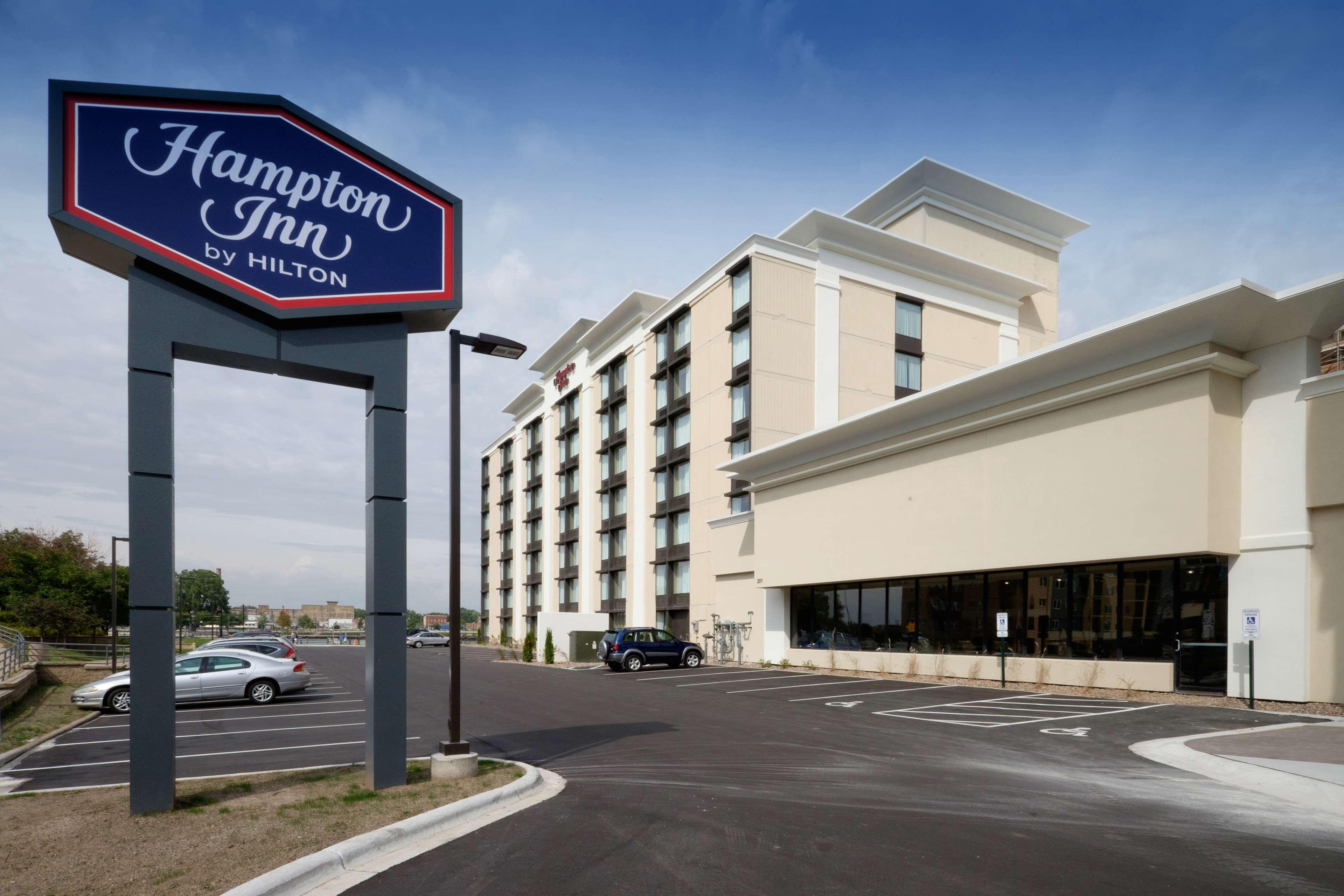 Hampton Inn Green Bay Downtown Экстерьер фото