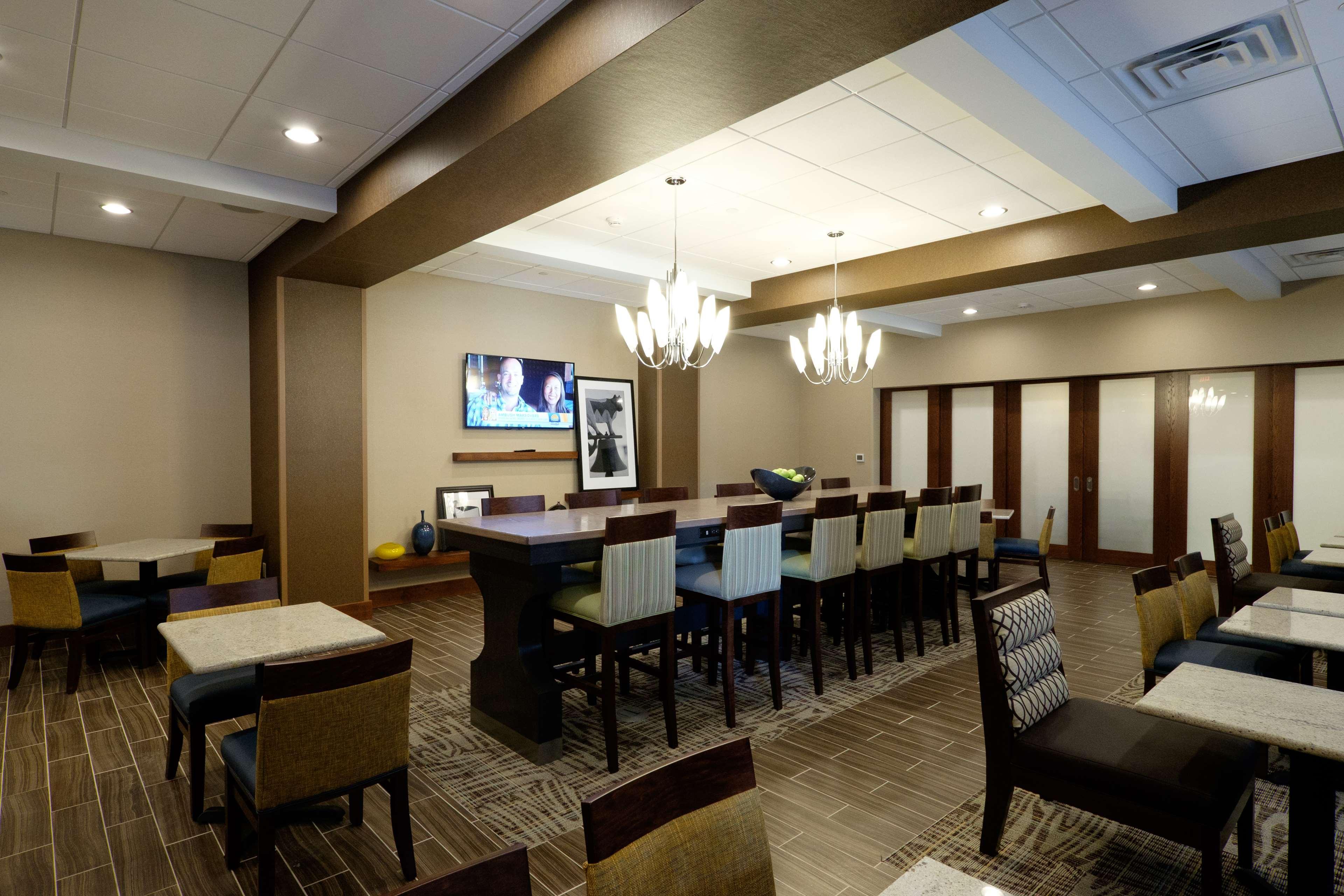 Hampton Inn Green Bay Downtown Экстерьер фото