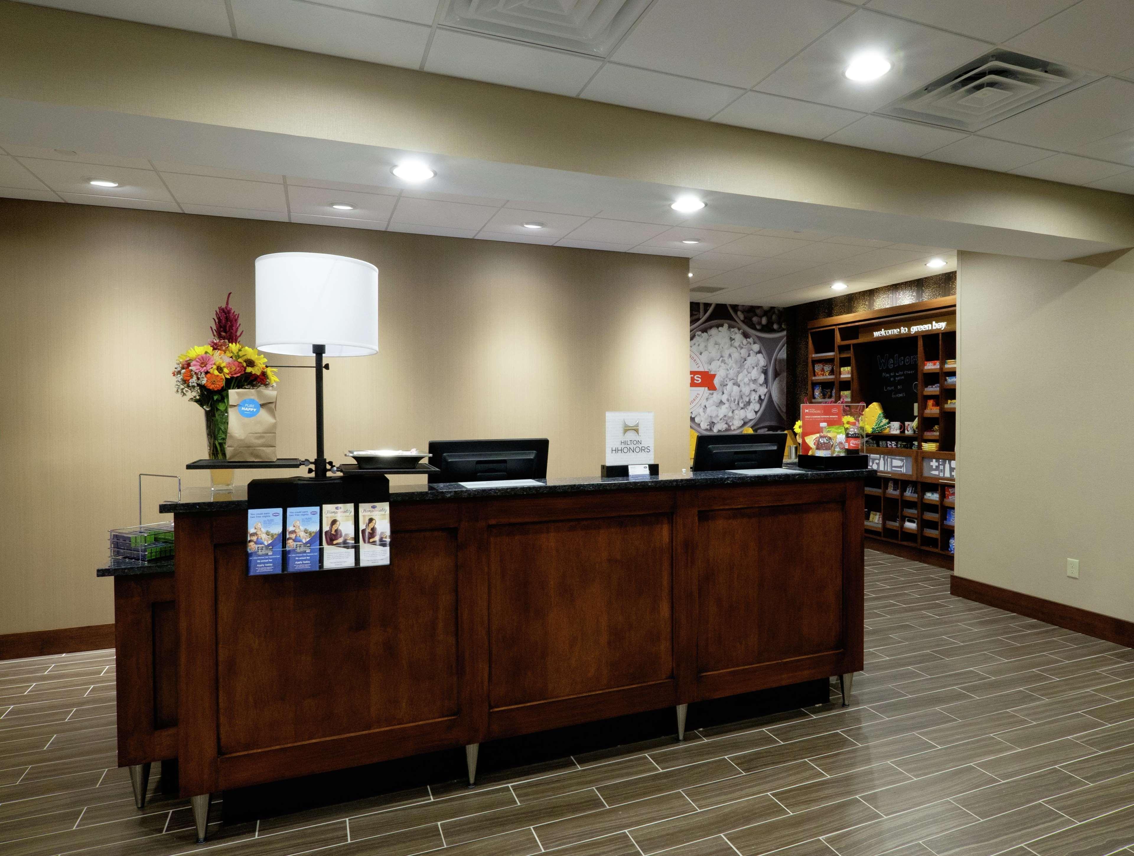 Hampton Inn Green Bay Downtown Экстерьер фото