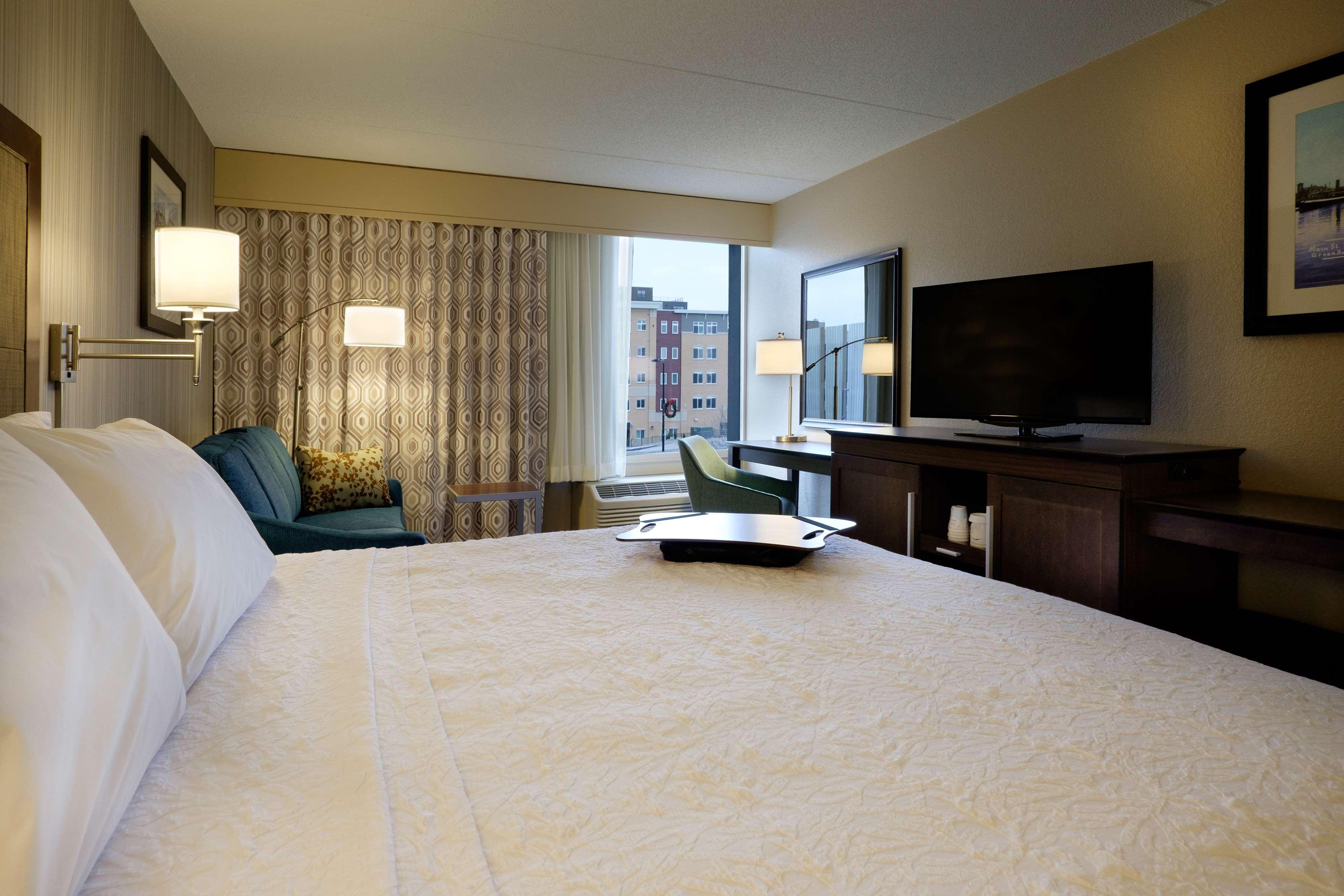 Hampton Inn Green Bay Downtown Экстерьер фото