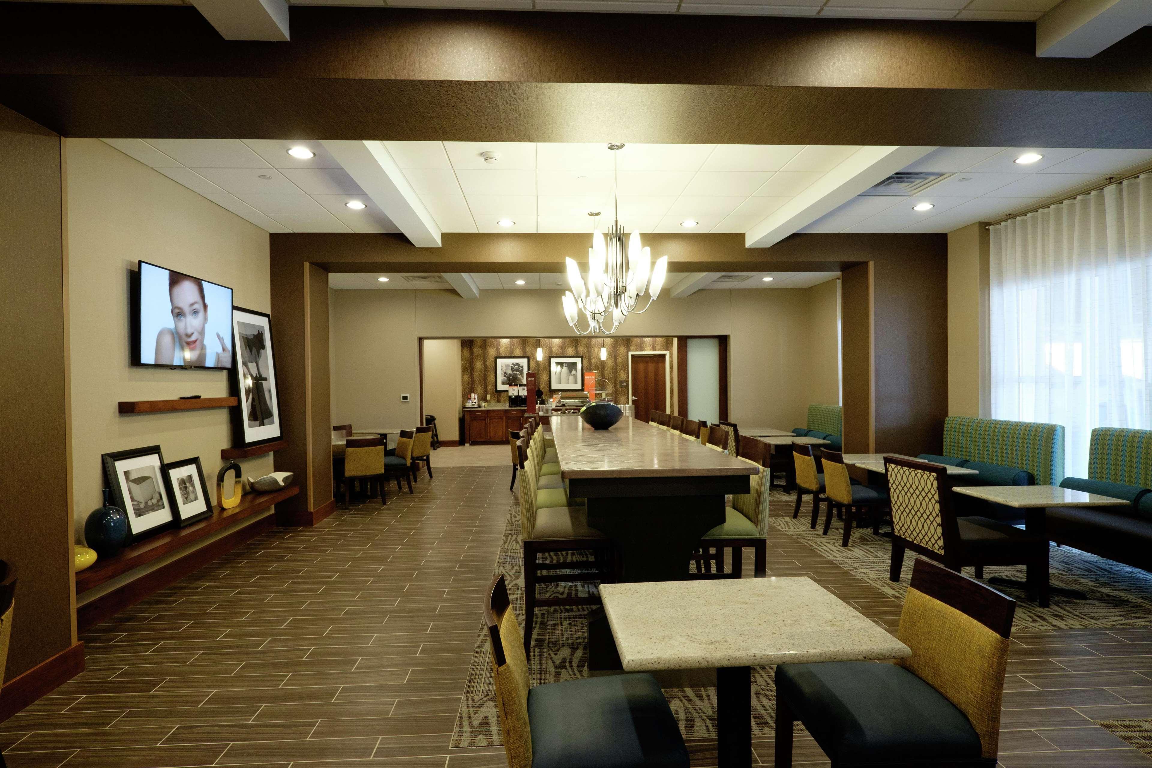 Hampton Inn Green Bay Downtown Экстерьер фото