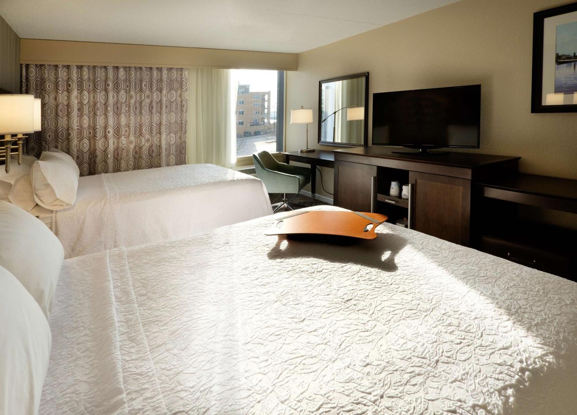 Hampton Inn Green Bay Downtown Экстерьер фото