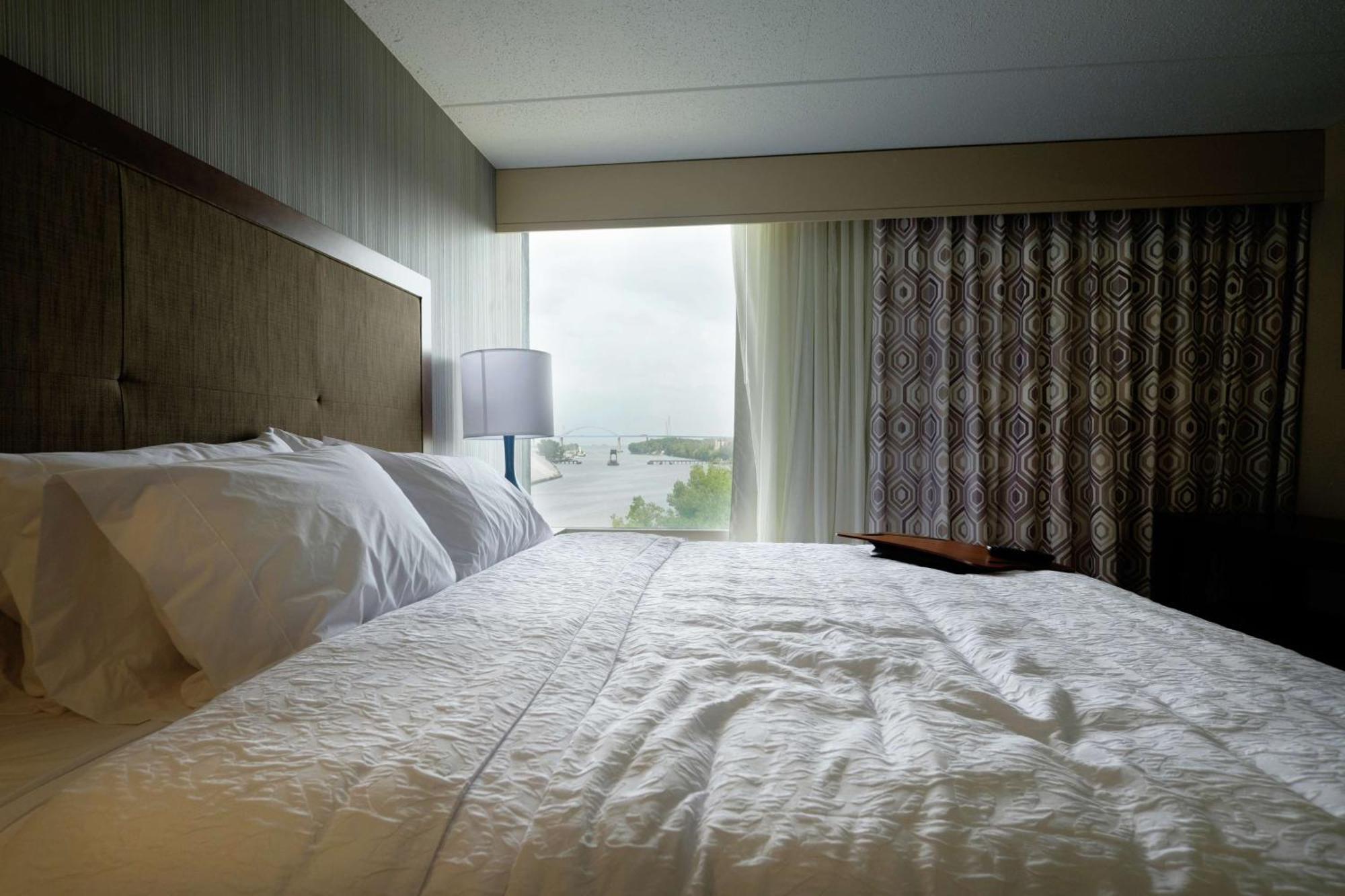 Hampton Inn Green Bay Downtown Экстерьер фото