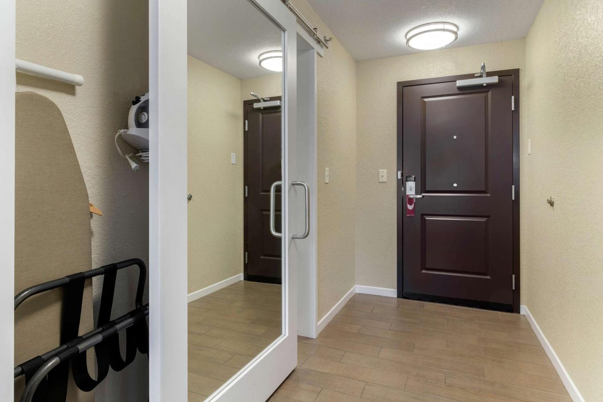 Hampton Inn Green Bay Downtown Экстерьер фото